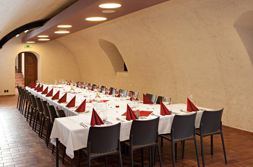 Hotel Pod Zamkem Boskovice Buitenkant foto
