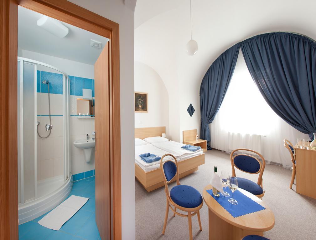 Hotel Pod Zamkem Boskovice Buitenkant foto